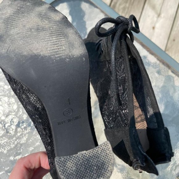 Black open toe lace heels Size 8 - Picture 3 of 3